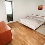三角洲公寓 公寓 *
